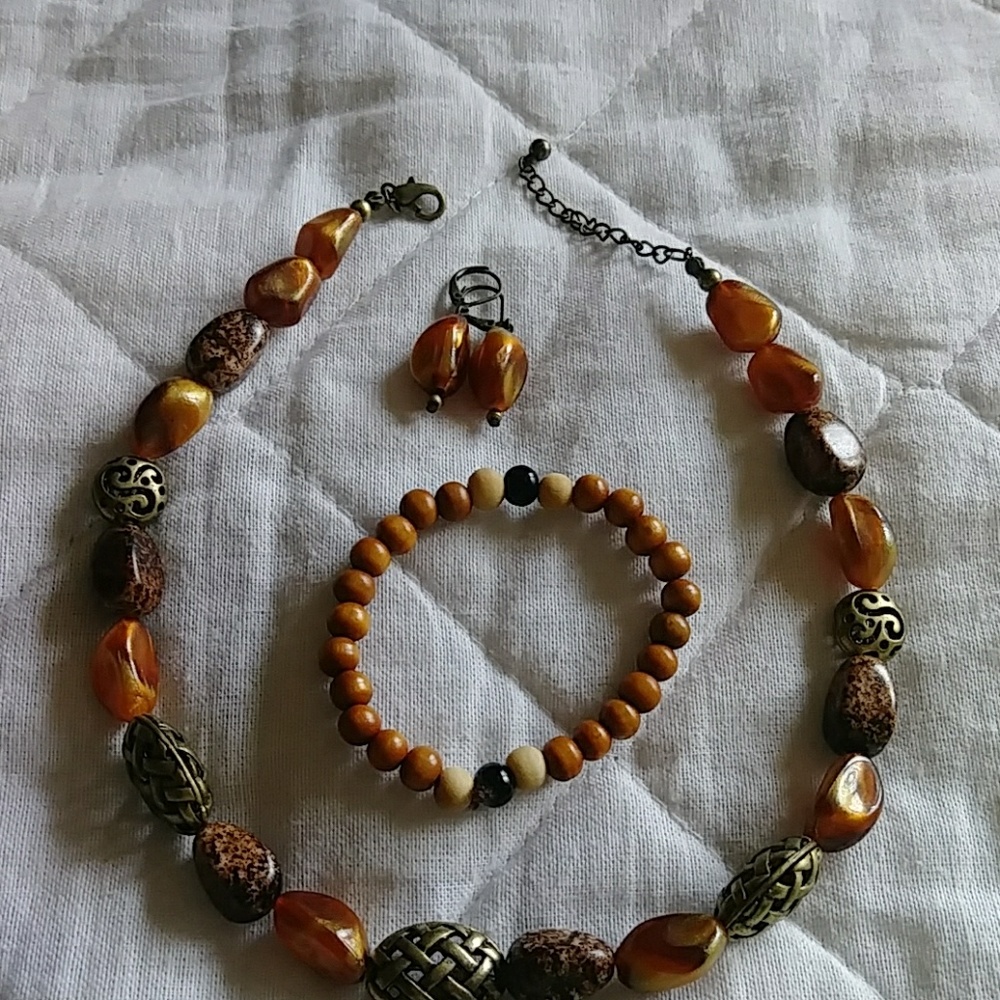 Necklace ear rings and bracelet
